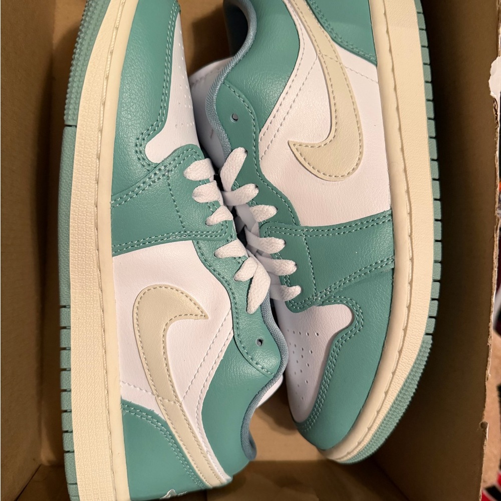 Nike Aqua and Cream Low-Tops